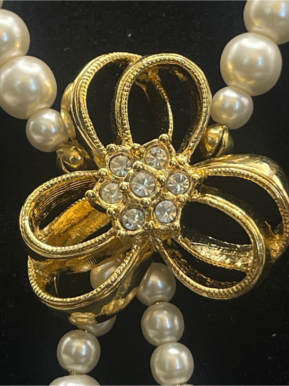 Vintage Avon 18” Faux Pearl Bow Necklace Gold Tone Rhinestone Tassel - Picture 7 of 11